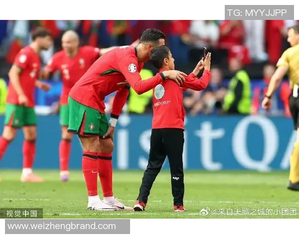 简单创意Cosplay足球球星展现球场激情与日常趣味结合魅力 简单创意Cosplay足球球星展现球场激情与日常趣味结合魅力