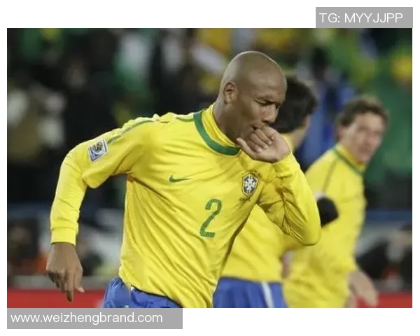 足球场上的二号传奇球星：那些穿2号球衣的足球巨星们